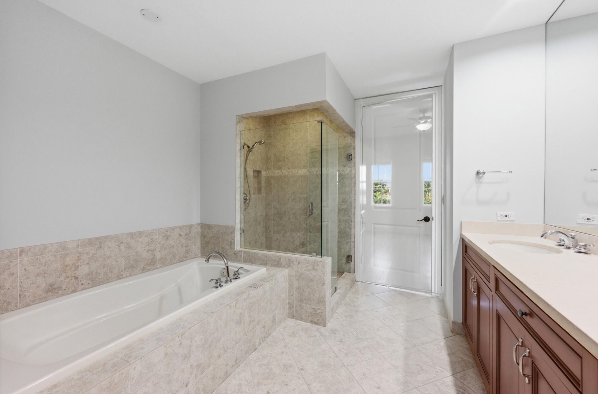 200 NE 2nd Avenue, Unit 316, Delray Beach, FL 33444 Photo