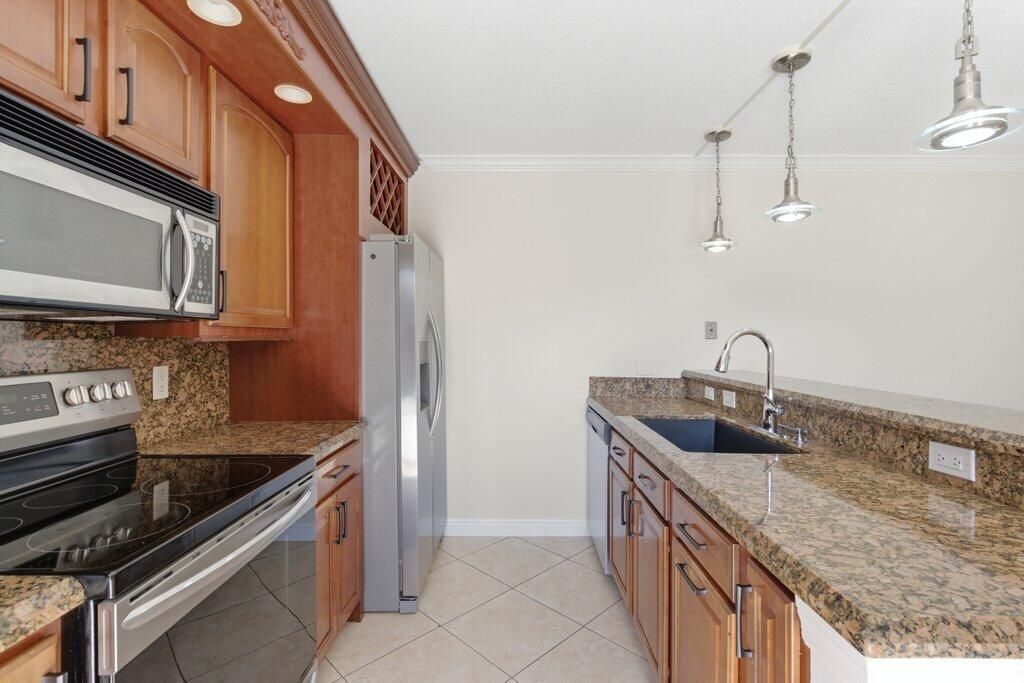 5701 57th Way, West Palm Beach, FL 33409 Photo
