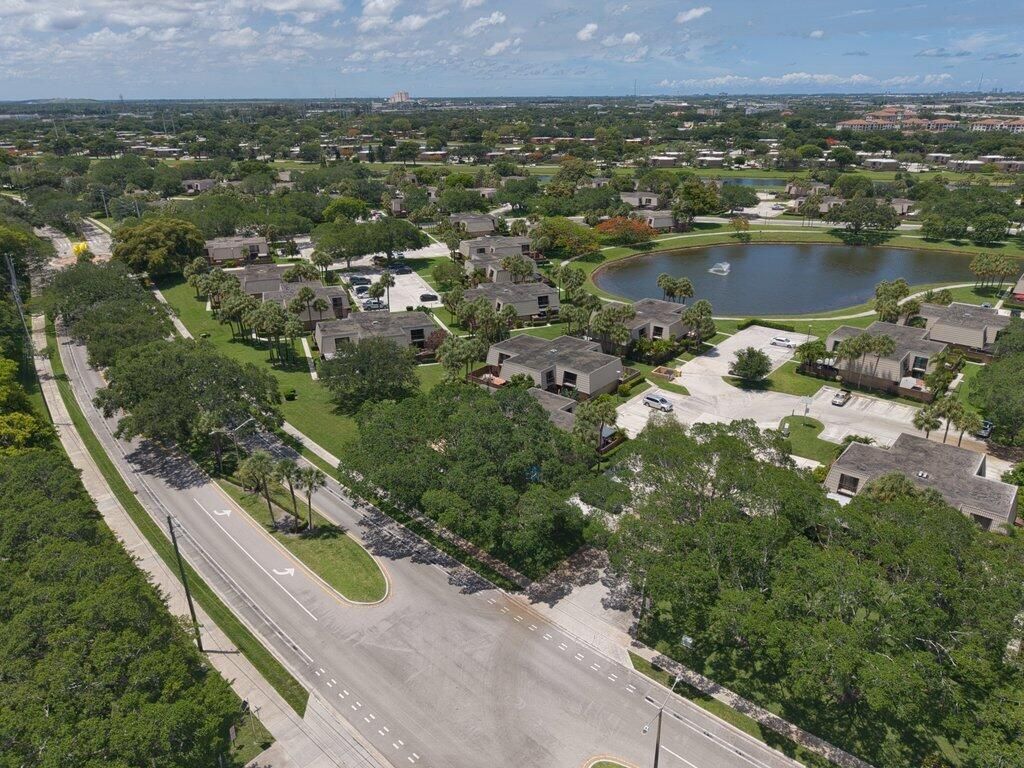 5701 57th Way, West Palm Beach, FL 33409 Photo