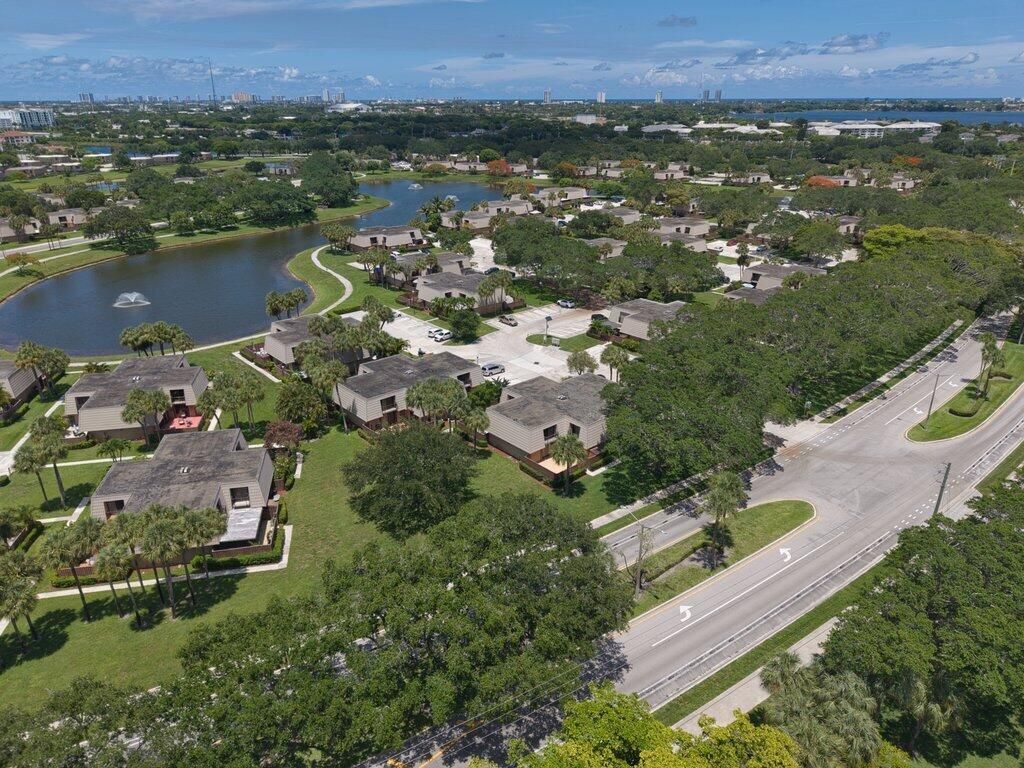 5701 57th Way, West Palm Beach, FL 33409 Photo