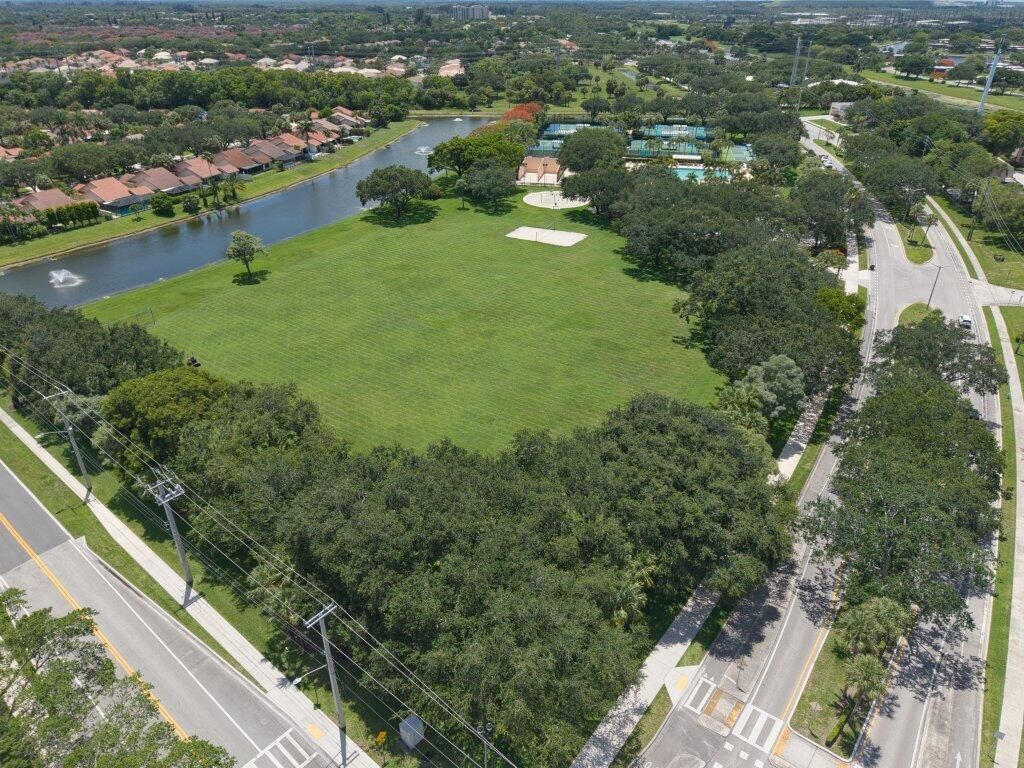 5701 57th Way, West Palm Beach, FL 33409 Photo