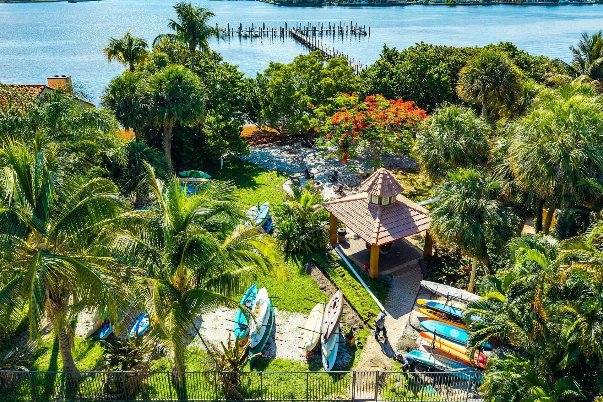16 Via Lago, Boynton Beach, FL 33435 Photo