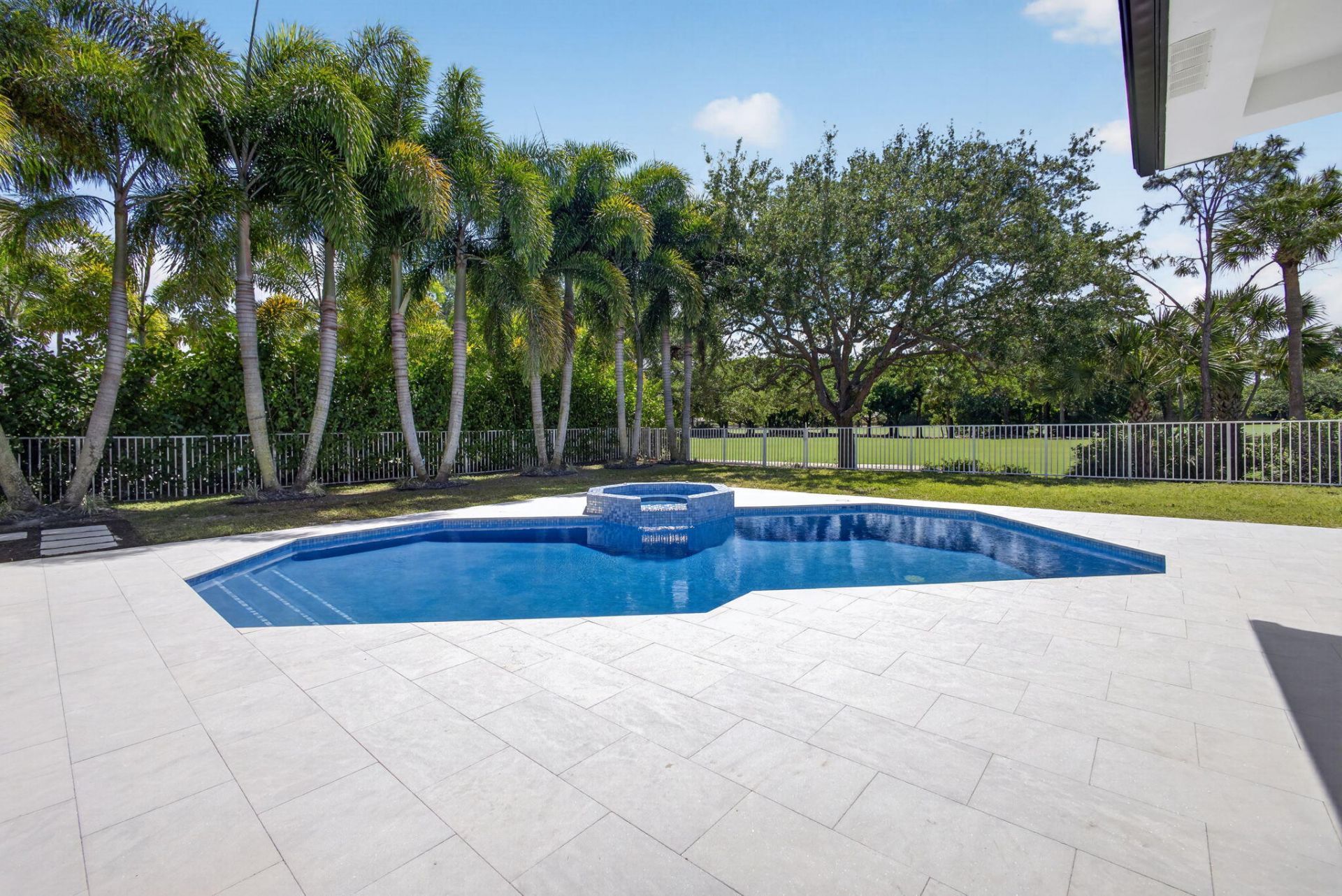 2725 Seneca Circle, West Palm Beach, FL 33409 Photo
