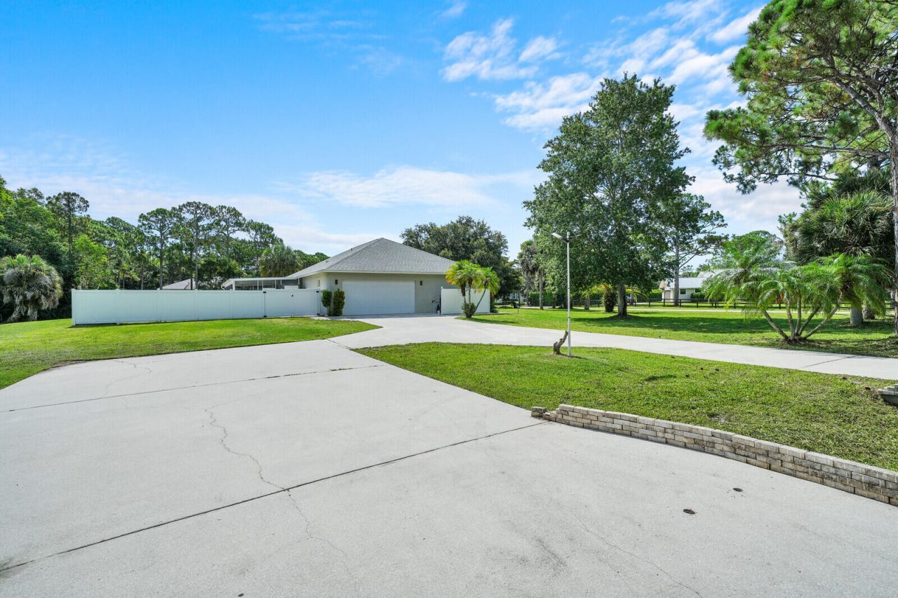 6681 140th Lane N, Palm Beach Gardens, FL 33418 Photo