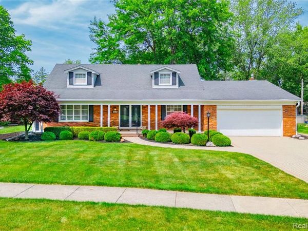 8236 Burning Bush Road , Grosse Ile Twp, MI 48138