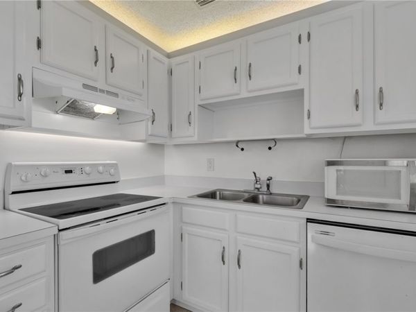 105 Spring Lake Court, Unit 205, Vero Beach, FL 32962