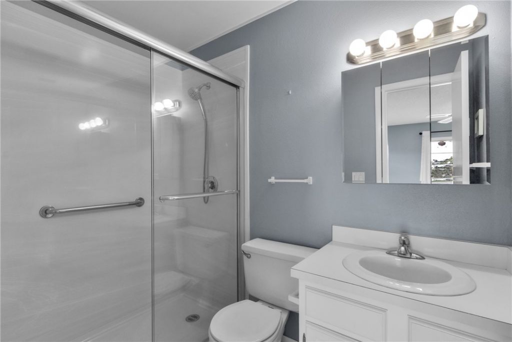 105 Spring Lake Court, Unit 205, Vero Beach, FL 32962 Photo