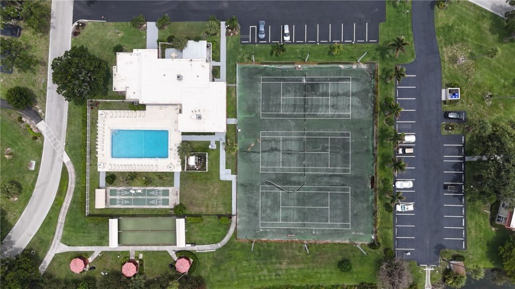 105 Spring Lake Court, Unit 205, Vero Beach, FL 32962 Photo