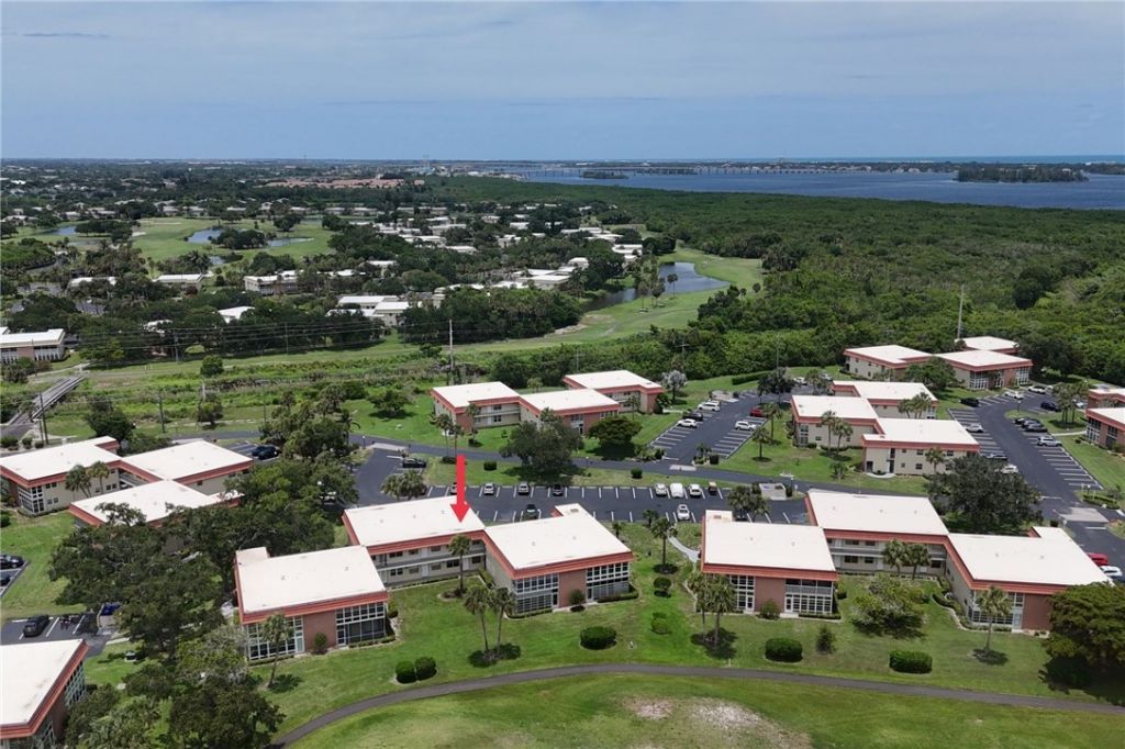 105 Spring Lake Court, Unit 205, Vero Beach, FL 32962 Photo