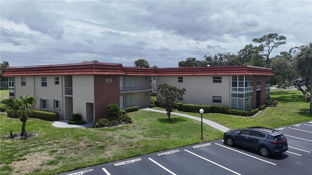 105 Spring Lake Court, Unit 205, Vero Beach, FL 32962 Photo