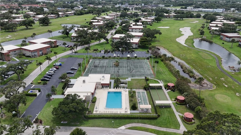 105 Spring Lake Court, Unit 205, Vero Beach, FL 32962 Photo