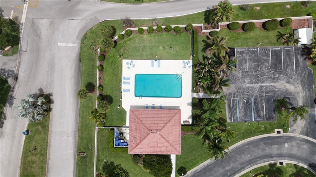 105 Spring Lake Court, Unit 205, Vero Beach, FL 32962 Photo