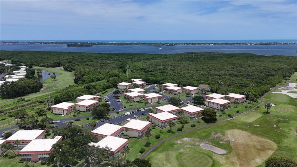105 Spring Lake Court, Unit 205, Vero Beach, FL 32962 Photo