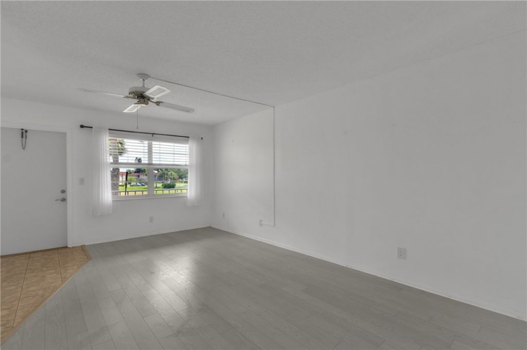 105 Spring Lake Court, Unit 205, Vero Beach, FL 32962 Photo