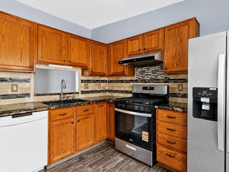 3986 Blueberry Hollow Road, Columbus, OH 43230 Photo 4