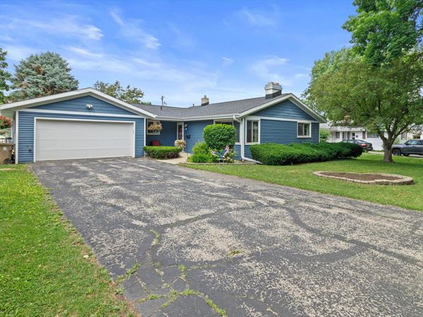 118 Walker Dr, Madison, WI 53714
