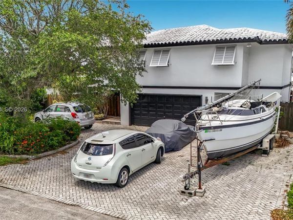 2216 NE 18th Ave , Wilton Manors, FL 33305