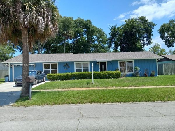 781 Little Pine Dr , Daytona, FL 32119