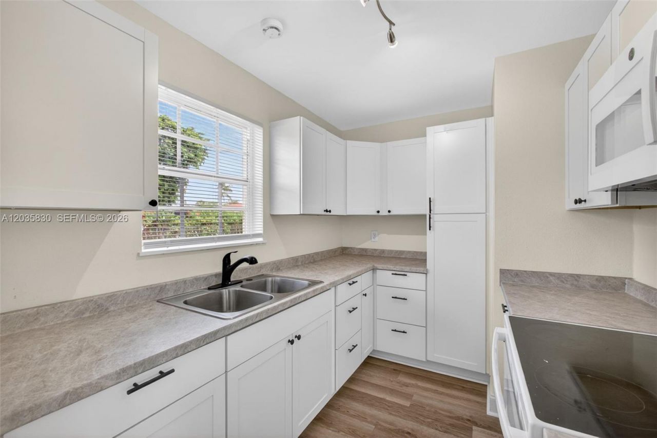 560 W 34th St , Riviera Beach, FL 33404 Photo