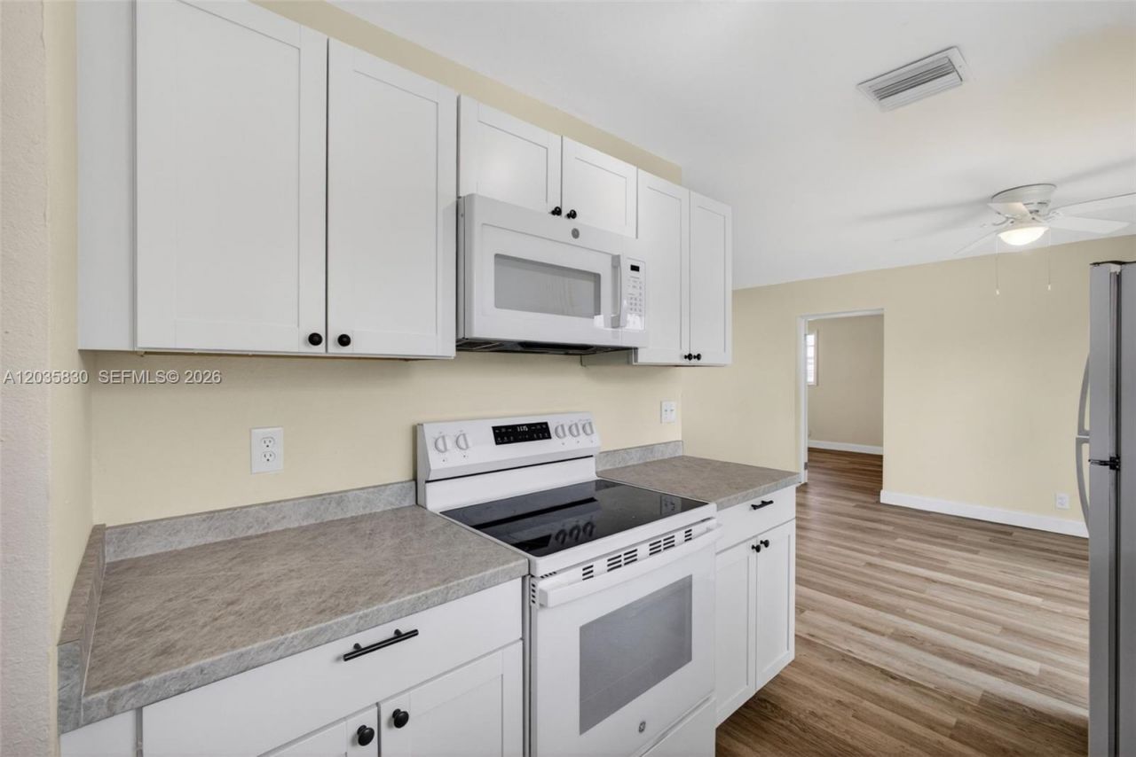 560 W 34th St , Riviera Beach, FL 33404 Photo