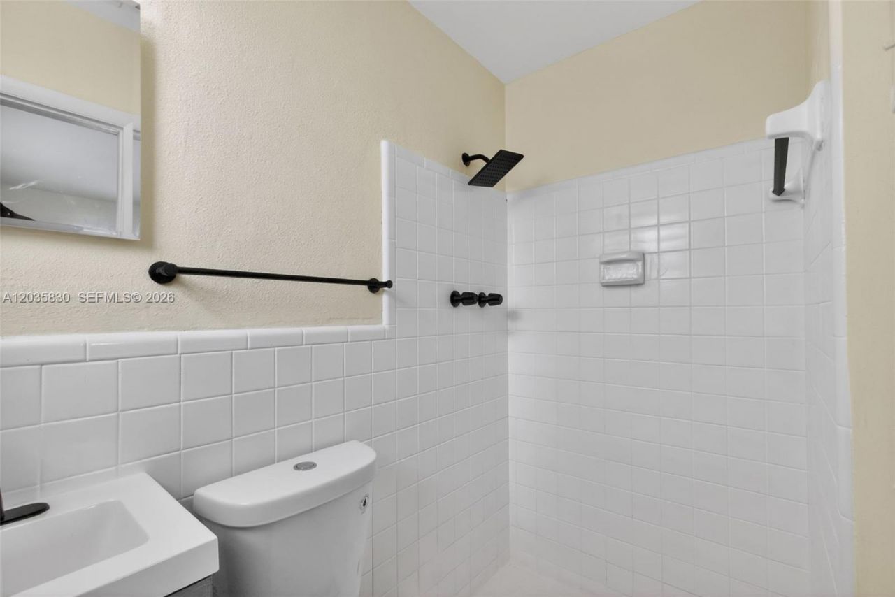 560 W 34th St , Riviera Beach, FL 33404 Photo