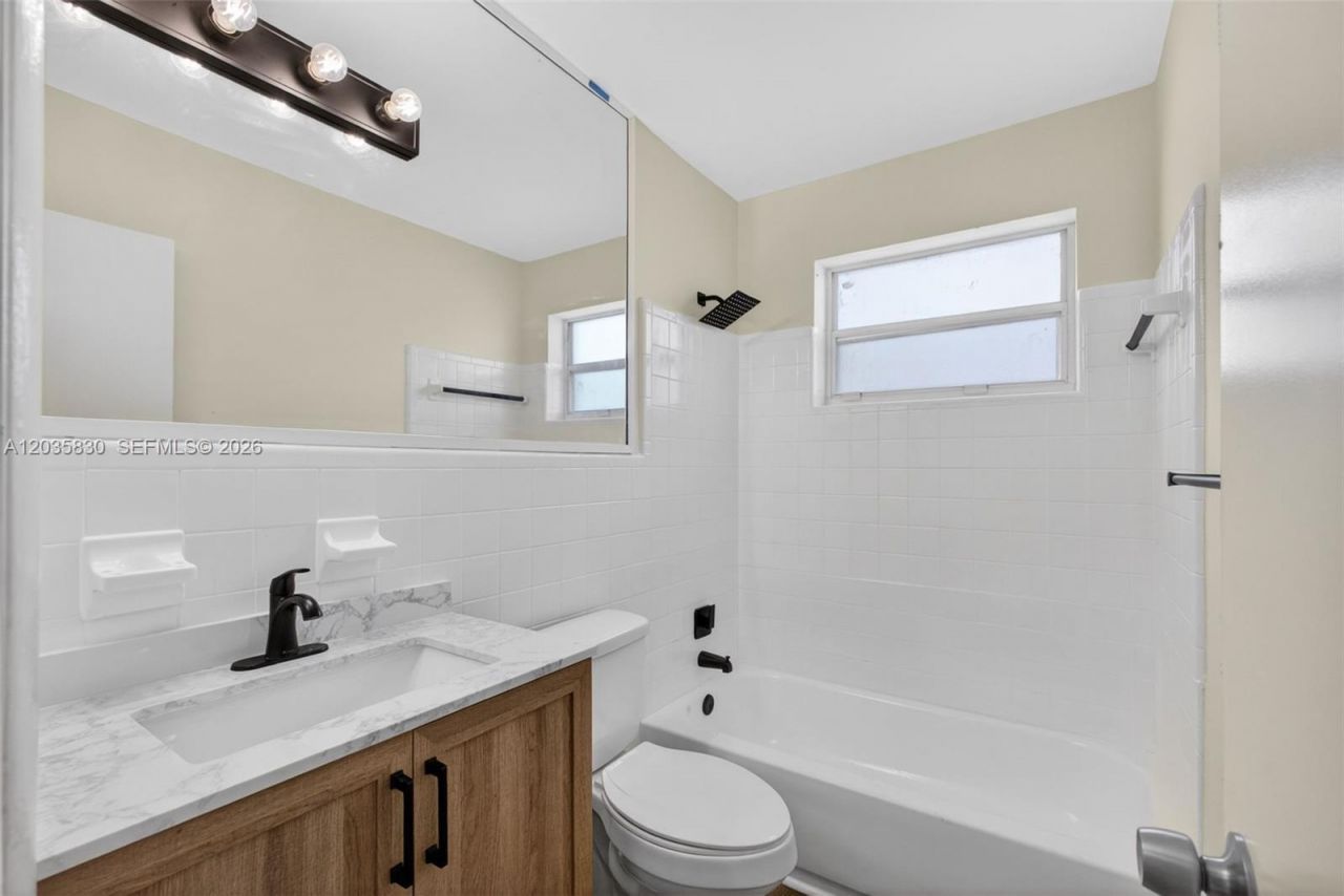 560 W 34th St , Riviera Beach, FL 33404 Photo
