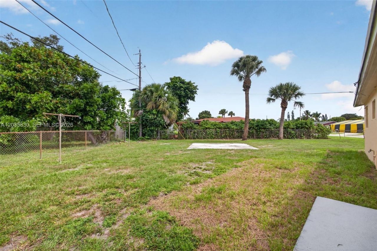 560 W 34th St , Riviera Beach, FL 33404 Photo