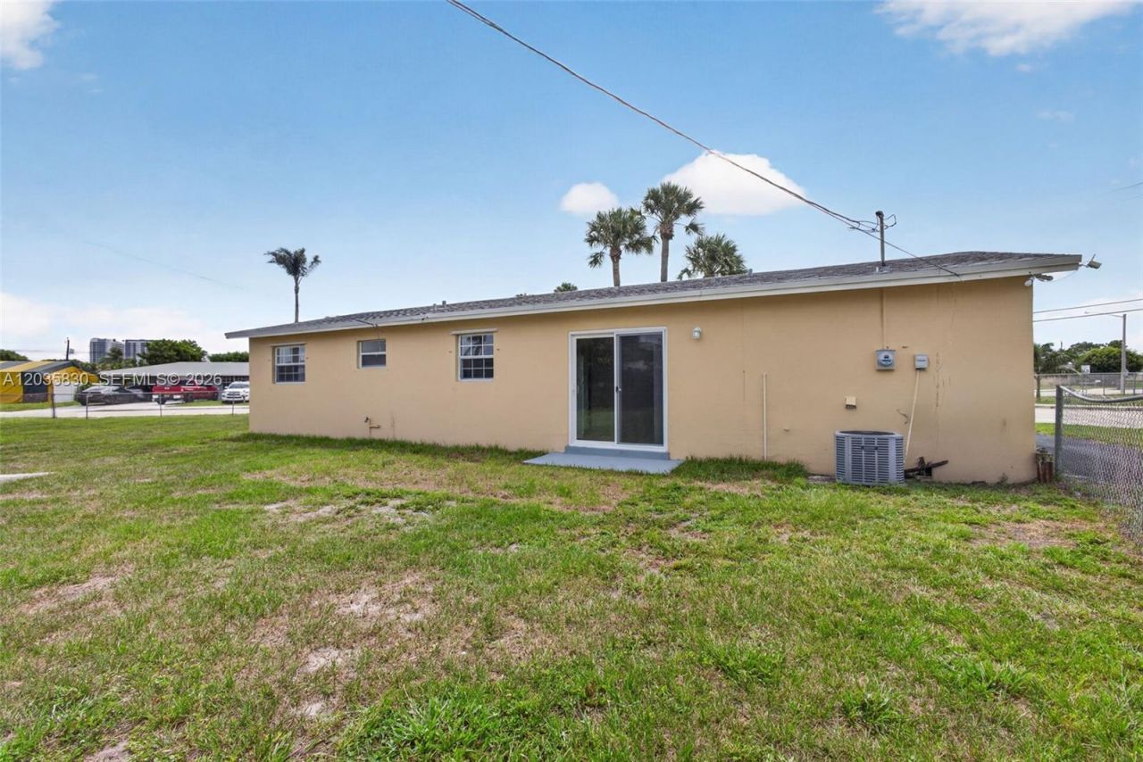 560 W 34th St , Riviera Beach, FL 33404 Photo