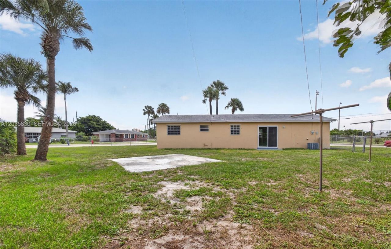 560 W 34th St , Riviera Beach, FL 33404 Photo