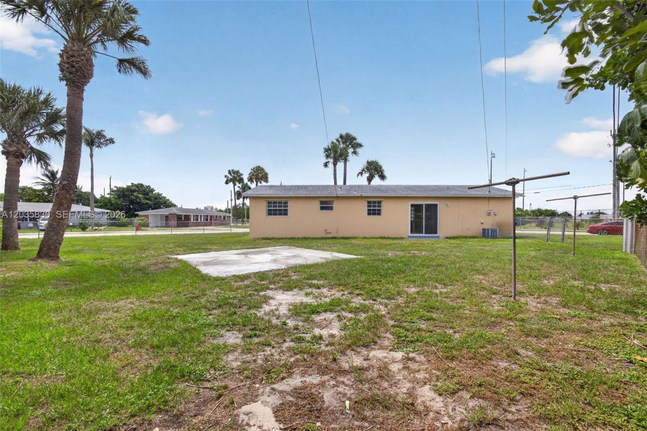560 W 34th St , Riviera Beach, FL 33404 Photo