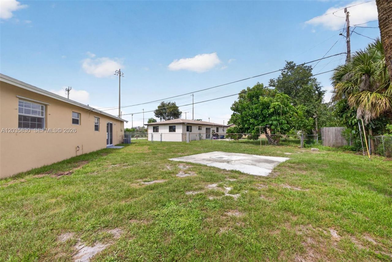 560 W 34th St , Riviera Beach, FL 33404 Photo
