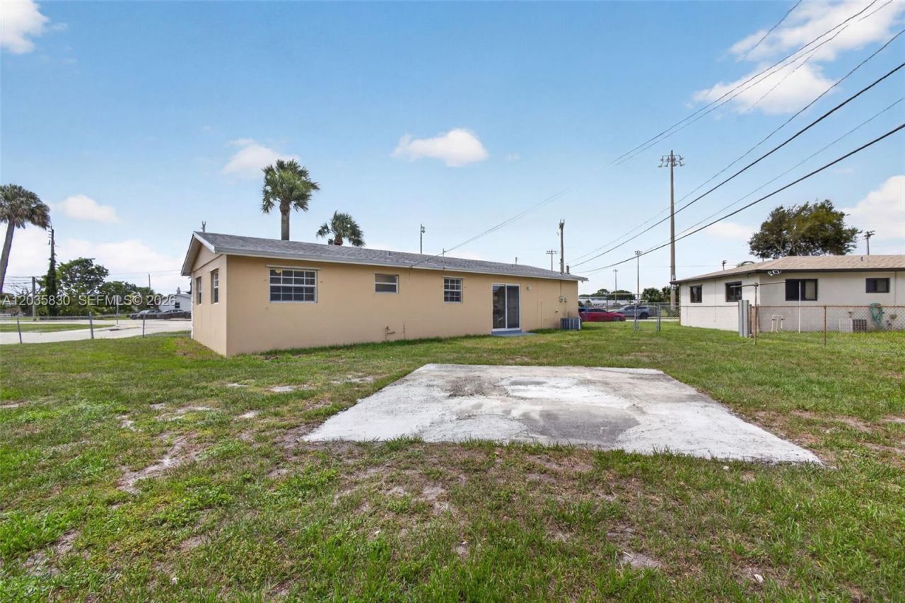 560 W 34th St , Riviera Beach, FL 33404 Photo