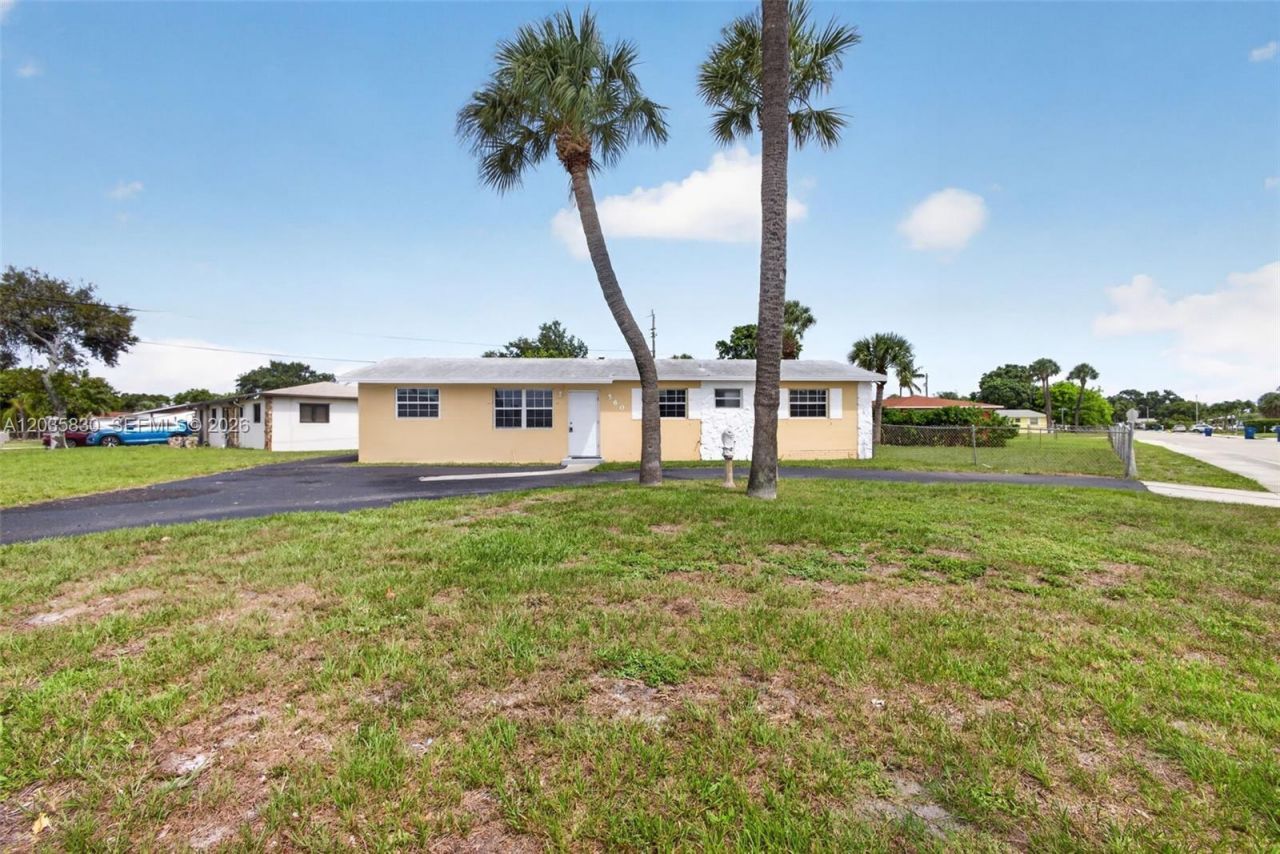 560 W 34th St , Riviera Beach, FL 33404 Photo