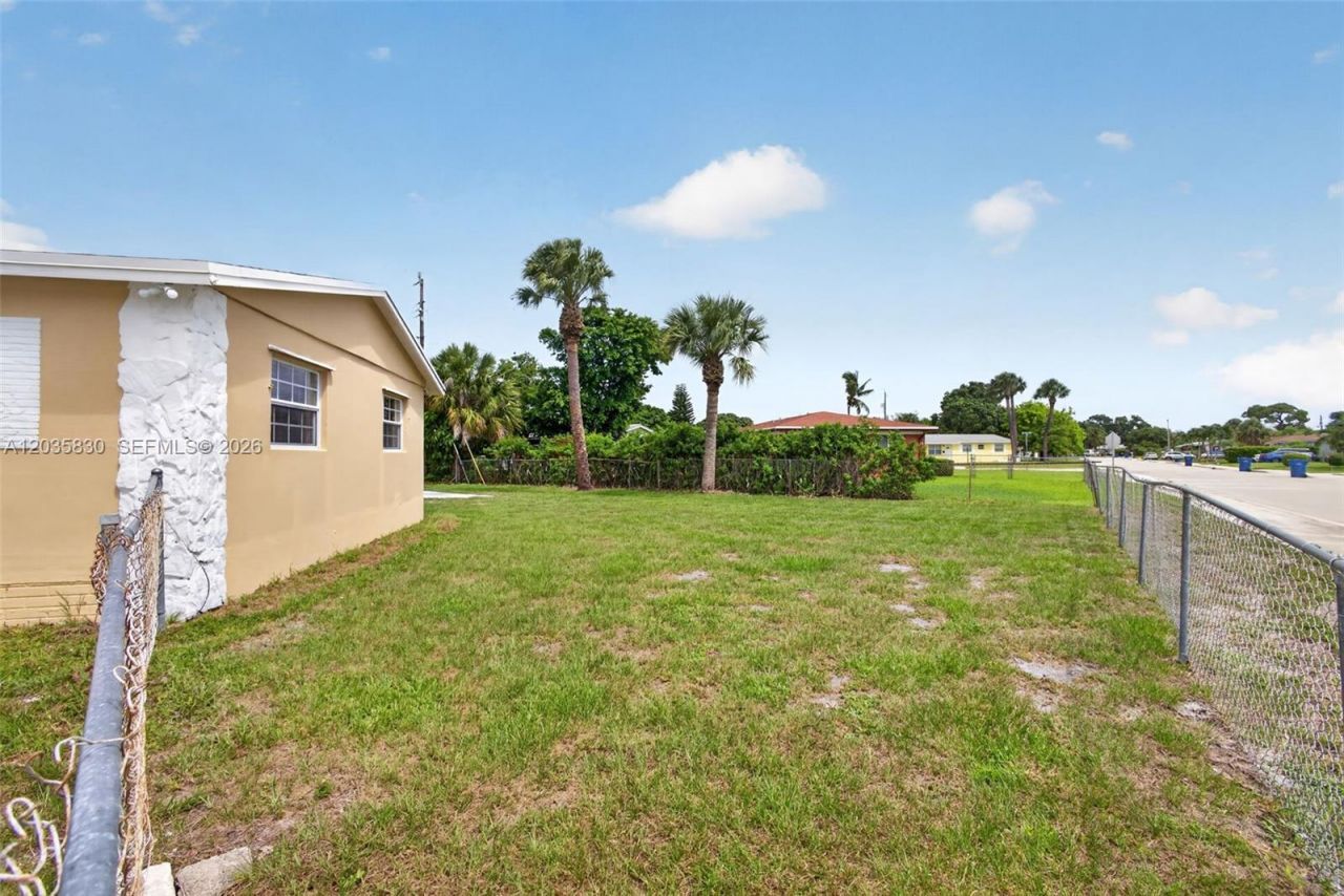 560 W 34th St , Riviera Beach, FL 33404 Photo