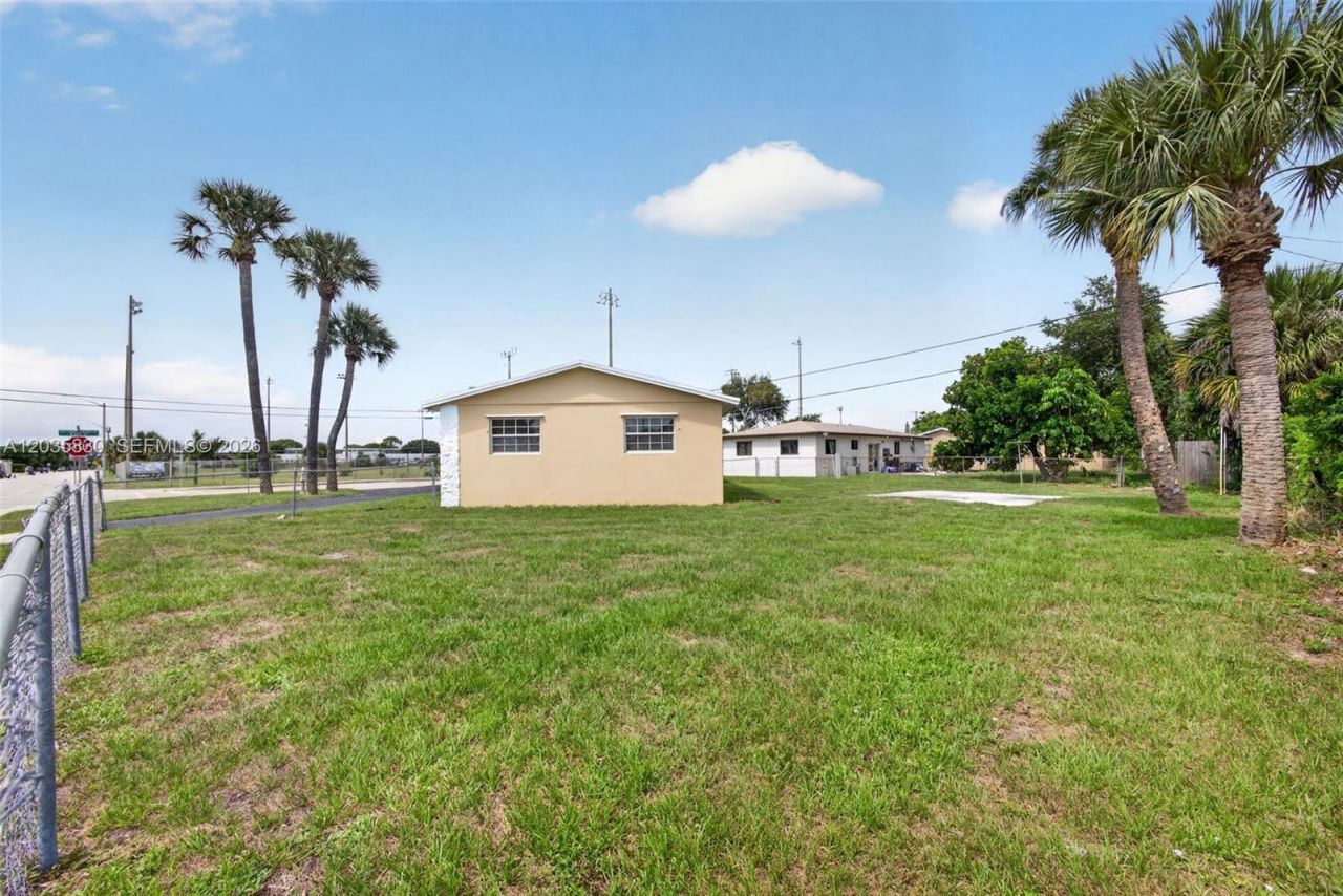 560 W 34th St , Riviera Beach, FL 33404 Photo