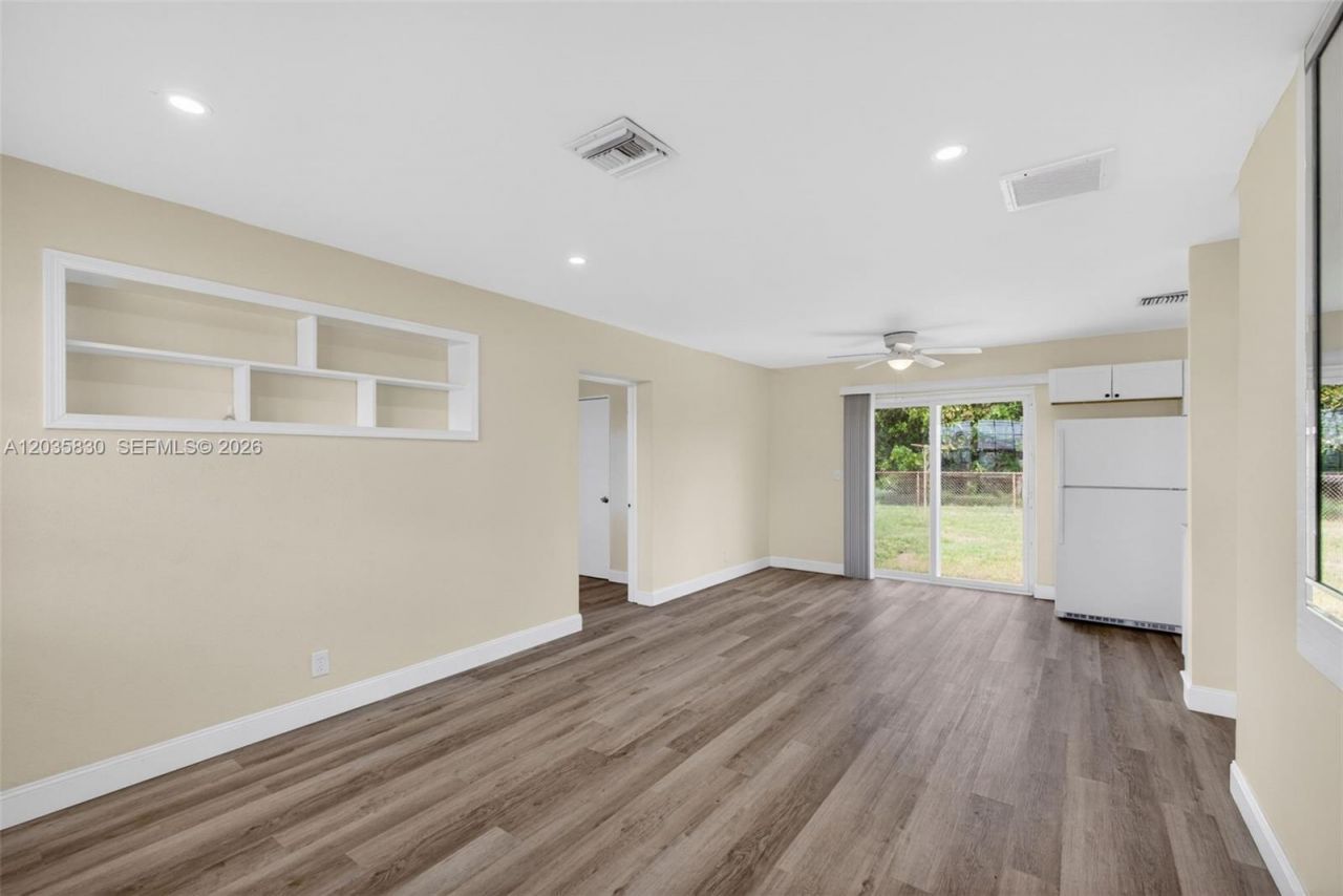 560 W 34th St , Riviera Beach, FL 33404 Photo
