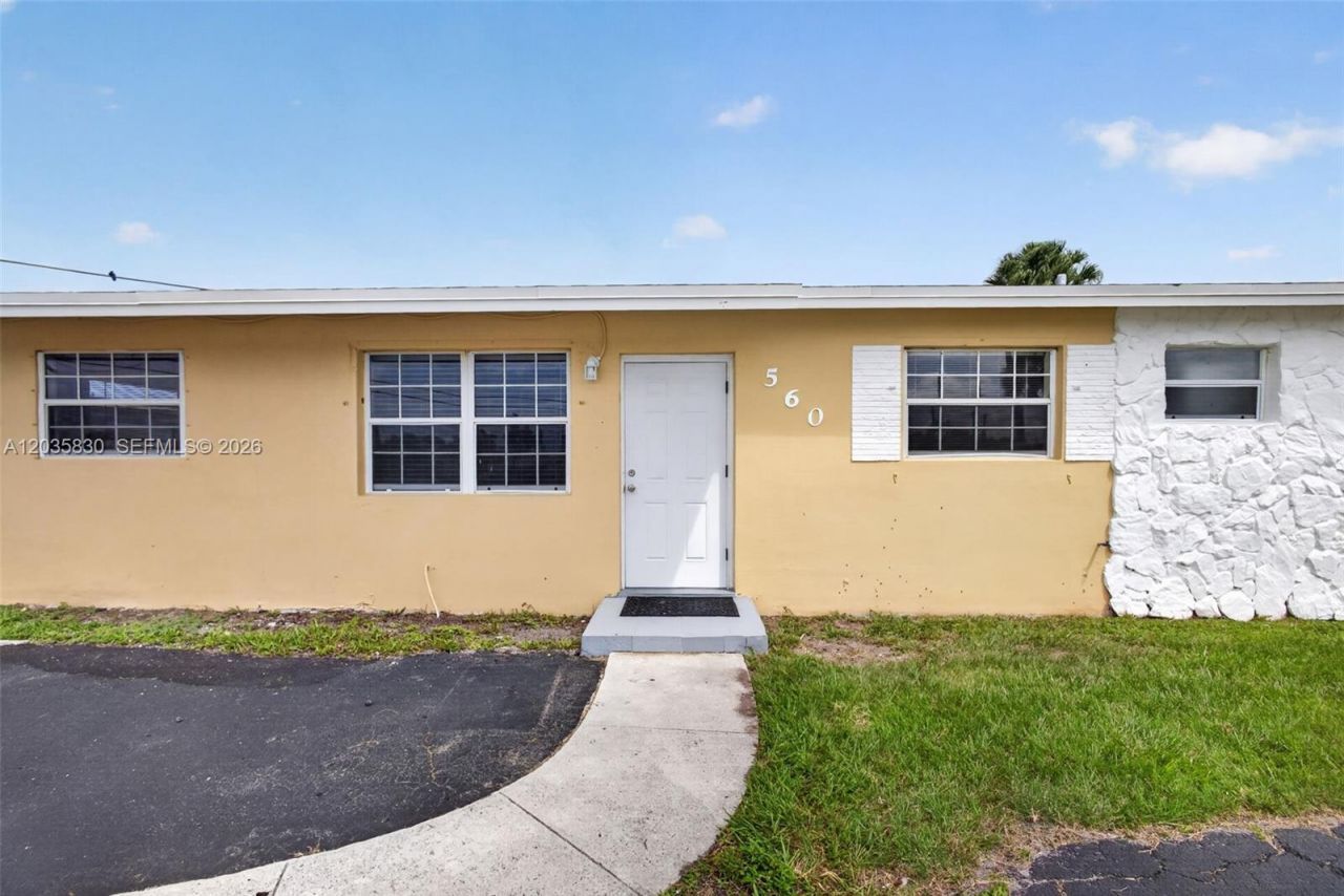 560 W 34th St , Riviera Beach, FL 33404 Photo