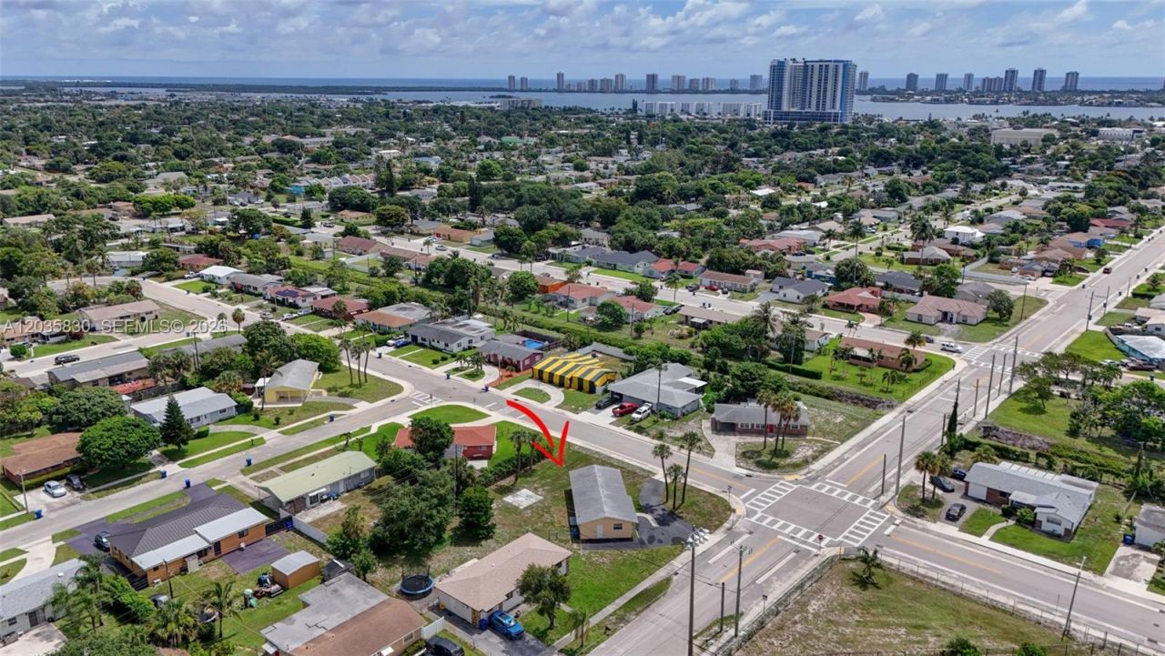 560 W 34th St , Riviera Beach, FL 33404 Photo