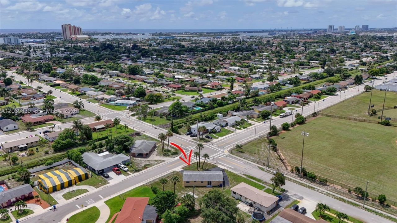 560 W 34th St , Riviera Beach, FL 33404 Photo
