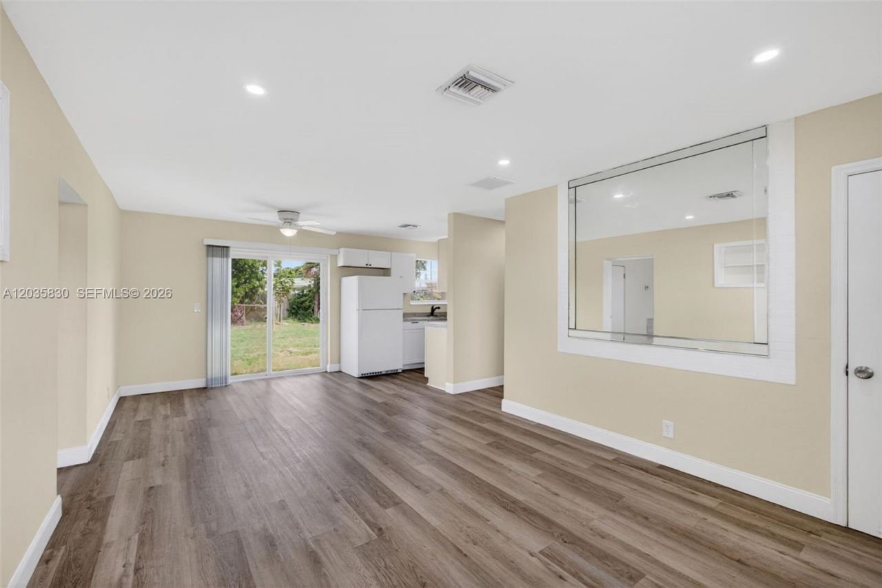 560 W 34th St , Riviera Beach, FL 33404 Photo