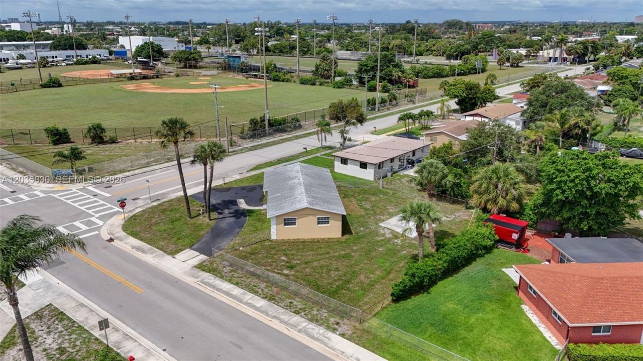 560 W 34th St , Riviera Beach, FL 33404 Photo