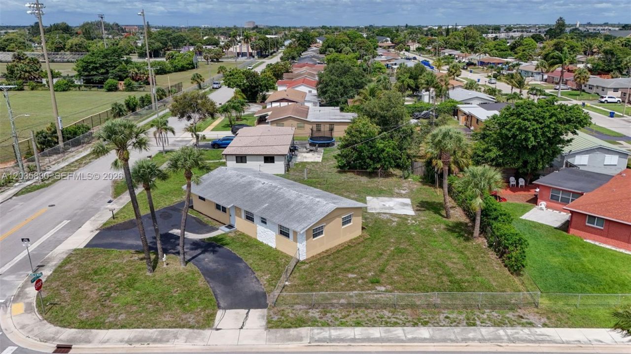 560 W 34th St , Riviera Beach, FL 33404 Photo