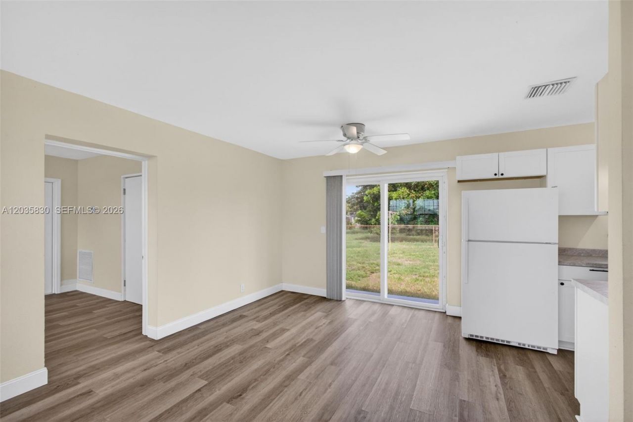 560 W 34th St , Riviera Beach, FL 33404 Photo