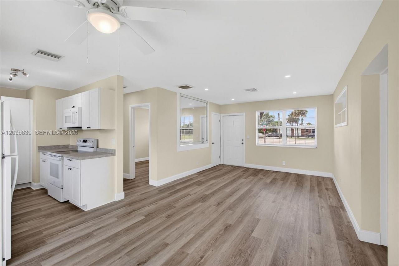 560 W 34th St , Riviera Beach, FL 33404 Photo
