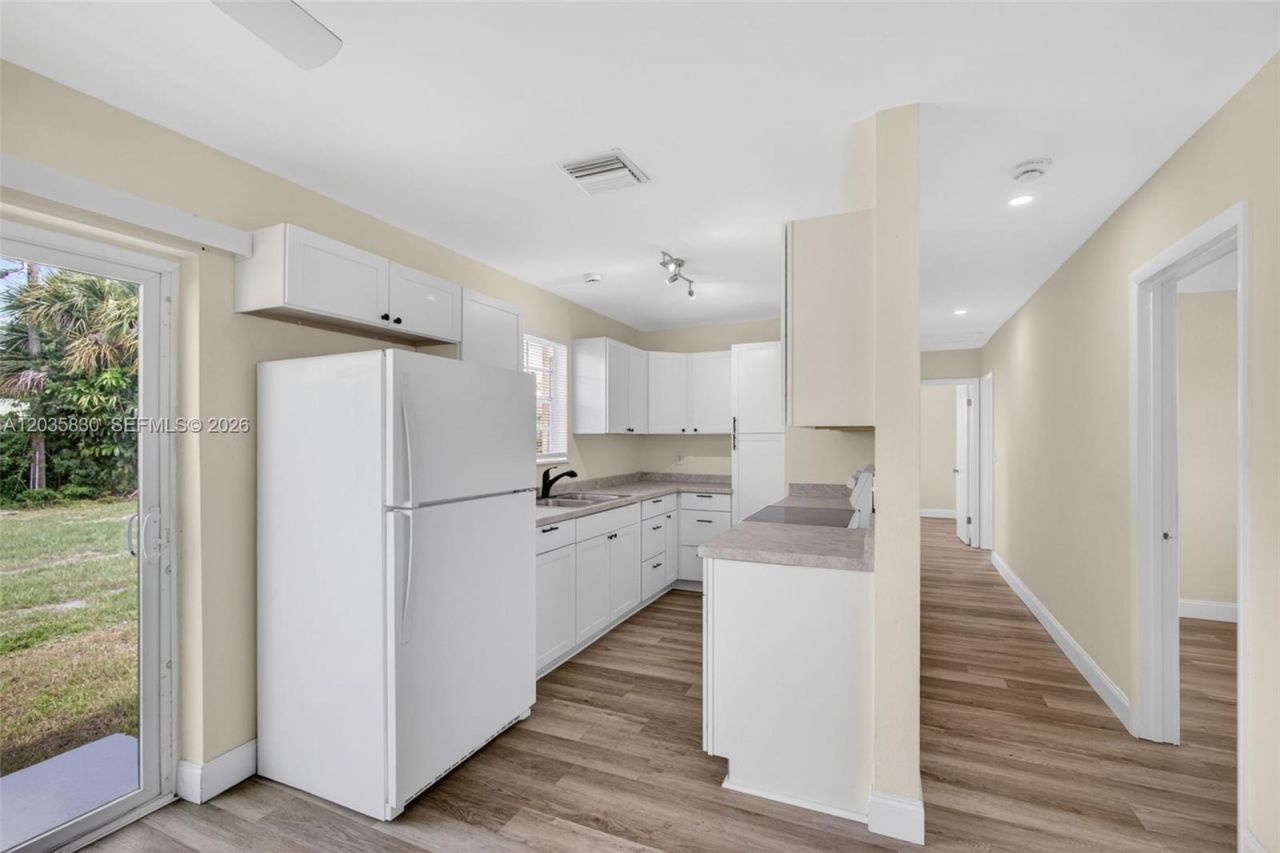 560 W 34th St , Riviera Beach, FL 33404 Photo