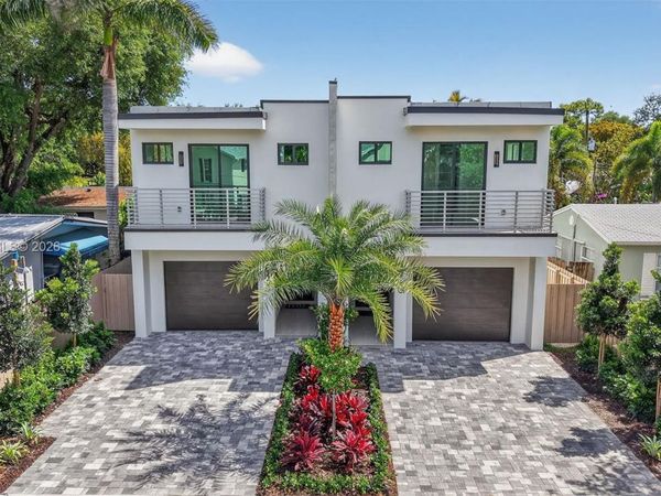 910 SE 13th St , Fort Lauderdale, FL 33316