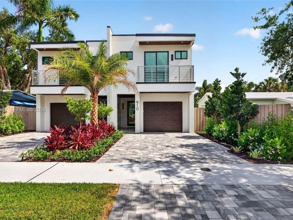910 SE 13th St , Fort Lauderdale, FL 33316