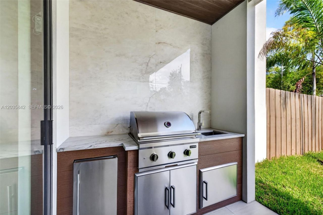 910 SE 13th St , Fort Lauderdale, FL 33316 Photo