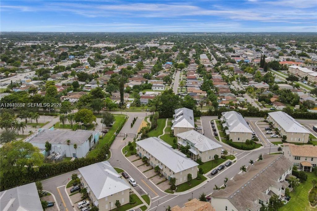 5140 Eucalyptus Dr , Unit 5, Hollywood, FL 33021 Photo