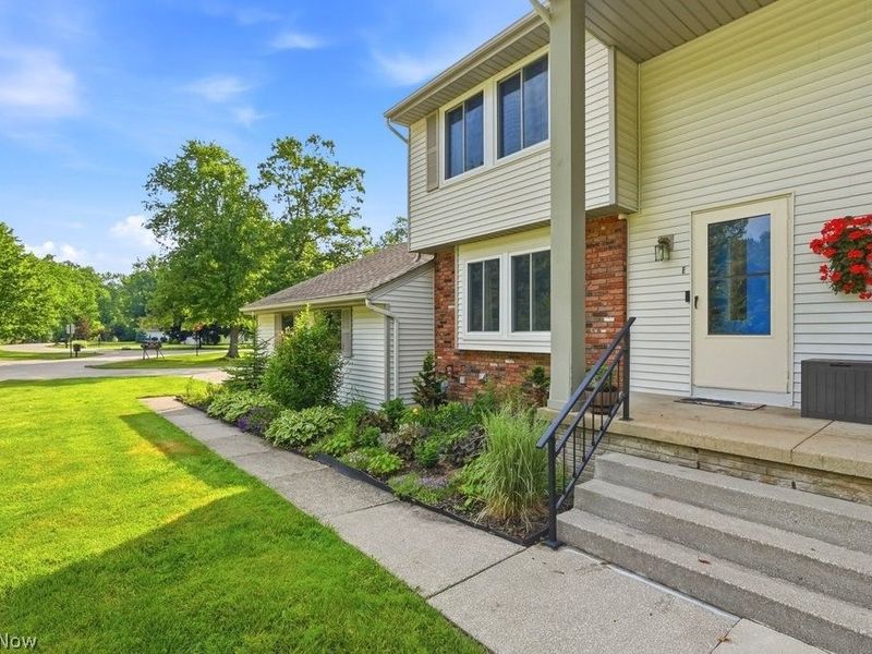 10125 Driftwood Cove, Unit E, Aurora, OH 44202 Photo 1